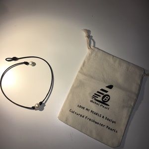 pearl leather necklace